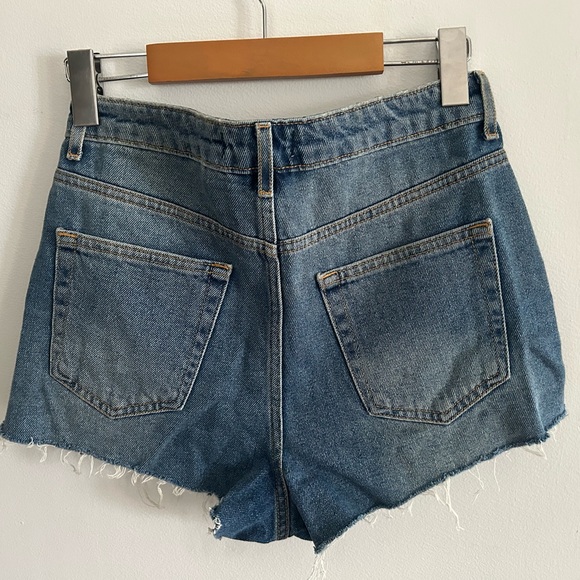Forever 21 - Distressed Denim Shorts - high rise - Size 25 - Picture 2 of 6